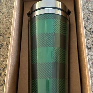 Hot beverage container